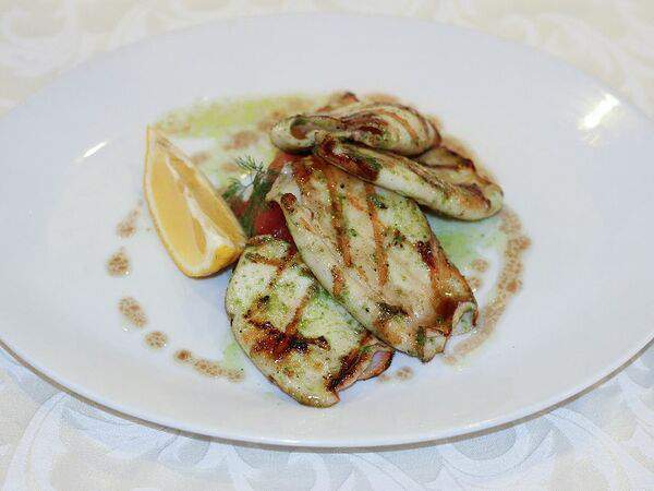 Римини - Кальмары гриль с сальсой из томатов