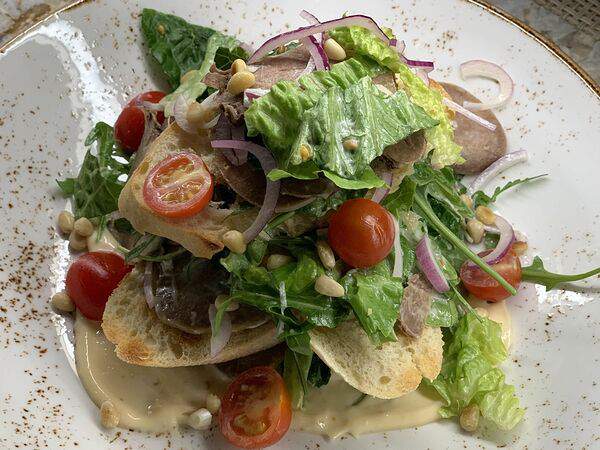 Пунта Прима - Салат с языком и кедровыми орешками