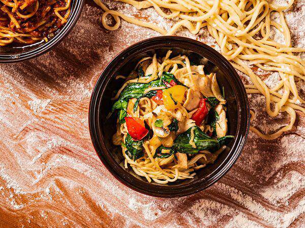 Чайхана Баклажан - Лагман с курицей и шпинатом