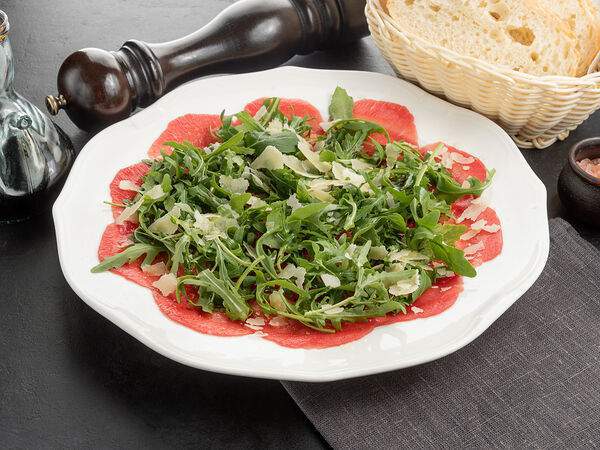 La Scala Trattoria Ignazio - Карпаччо из мраморной говядины с рукколой и пармезаном