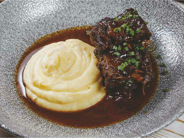 Пиноккио Djan - Томленные телячьи хвосты с пюре