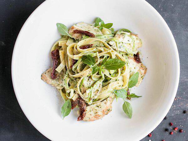 Osteria Mario - Феттуччине с курицей и соусом песто