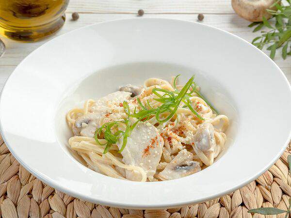 Tutto Bene - Лингвини с курицей и грибами