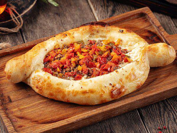 Ларисс Иванну Хачу! - Хачапури по-аджарски с овощами