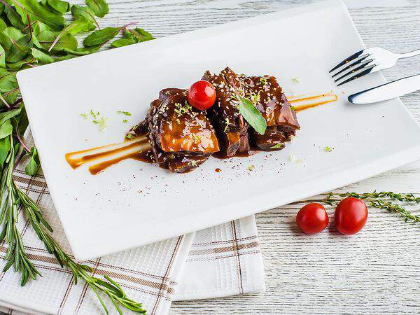 Aura Verdant Restaurant - Нежные ребрышки молочного теленка