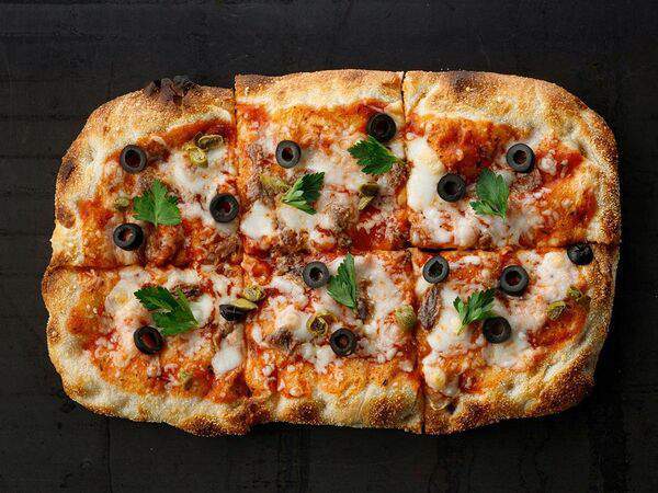 Рис - Римская пицца с анчоусами и маслинами