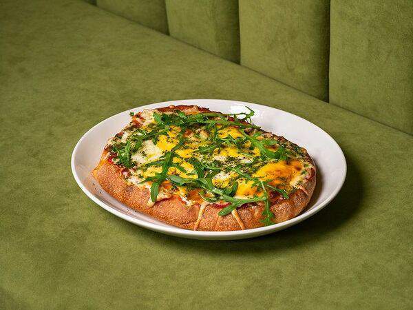 Roots - Лепешка с сыром и соусом песто