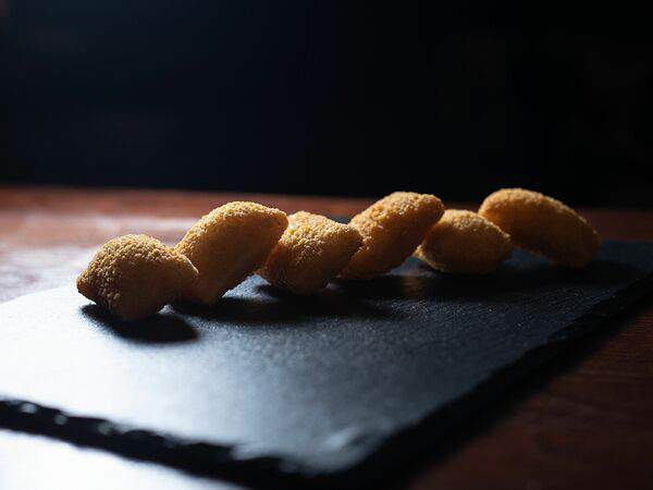 Летов - Сырные подушечки с соусом Цезарь