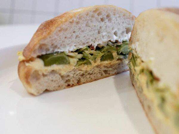 Lobby Street Food - Сэндвич с кремом из белой рыбы