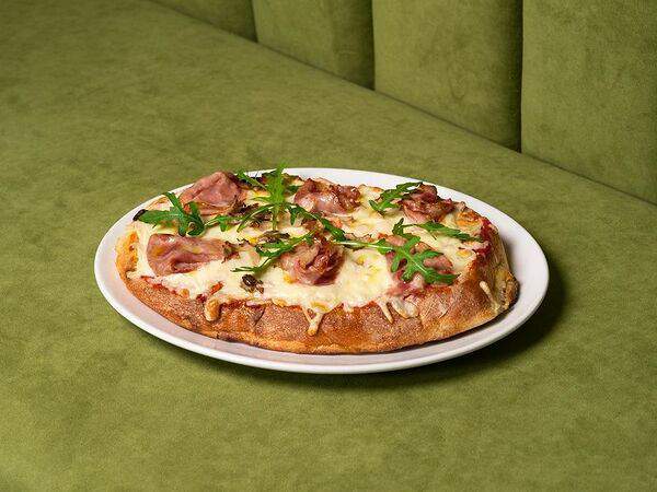 Roots - Лепешка с ветчиной, грибами и моцареллой