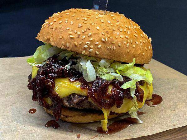 Шоколад - Бургер с карамельным луком