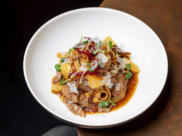 Мона - Тальятелли с утиной ножкой и апельсином