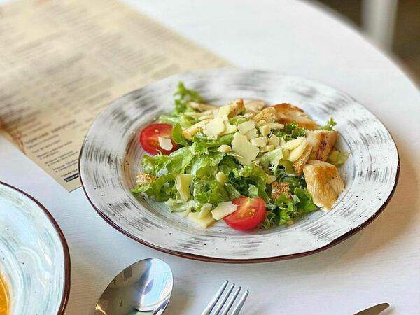 Дом Анны Францевны - Цезарь с курицей