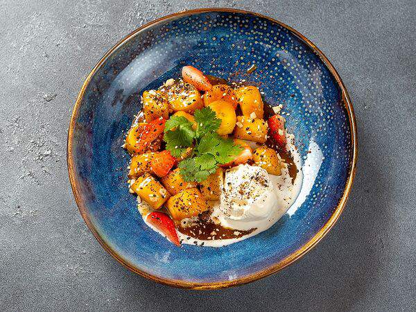 Goya - Жареный банан с кокосом в соленой карамели