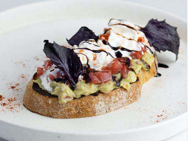 Eat fresh - Брускетта с томатами и авокадо