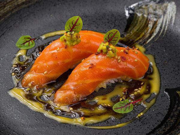Bluefin Ramen Sushi Nikkei - Суши никкей лосось