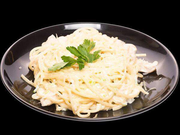 Японка - Спагетти сливочные с курицей