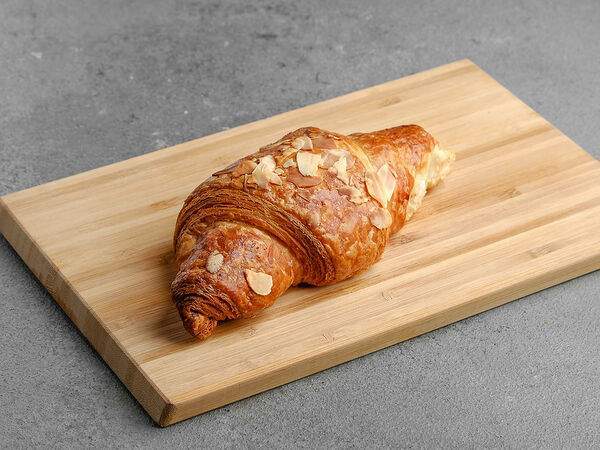 Bake Me Up - Круассан с миндальной начинкой