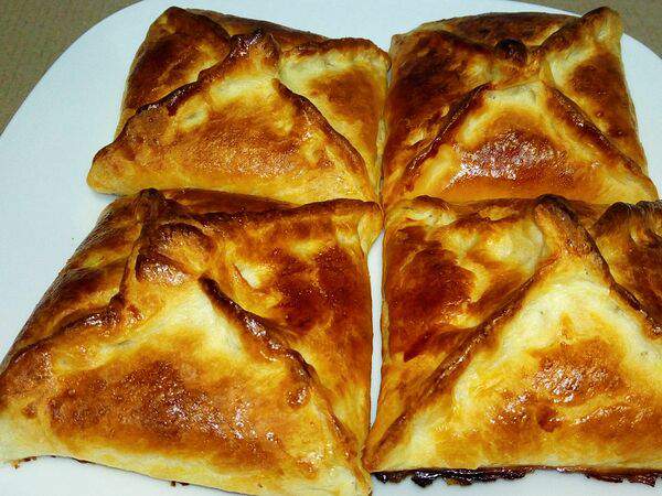 Доставка пирогов - Булочка из слоеного теста с творогом