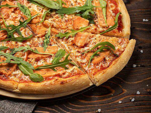 Седло - Пиццета с лососем и рукколой