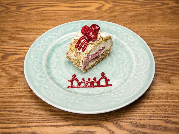 Оджахури - Фисташковый рулет с малиной