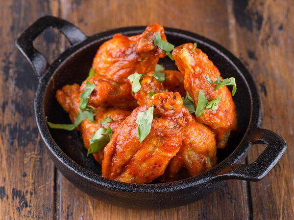 Краснодарский парень - Куриные крылышки в соусе шрирача