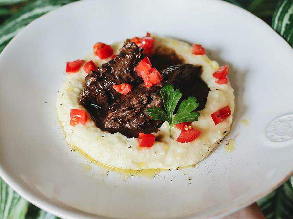 Сыроварня - Телячьи щечки с картофельным пюре