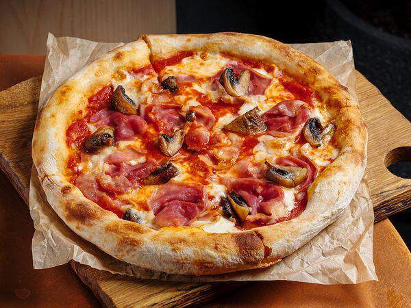 Мона - Пицца с ветчиной и грибами