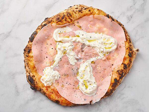 IL SOLO pizza & pasta - Пицца с мортаделлой и страчателлой