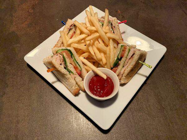 The Peashem - Клаб-сэндвич с куриной грудкой