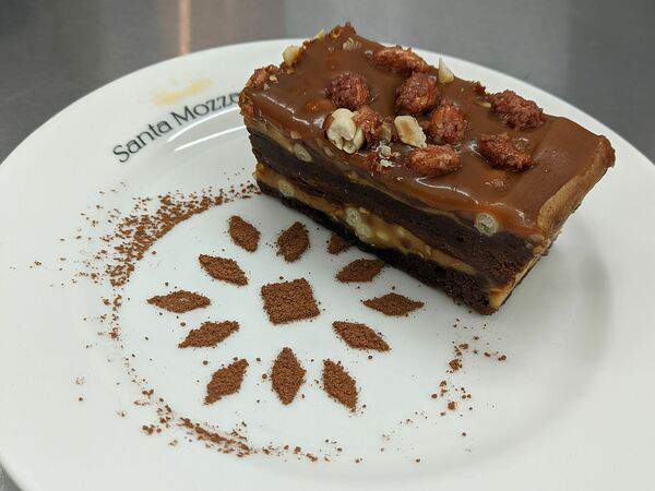 Santa Mozzarella - Карамельно-ореховое пирожное