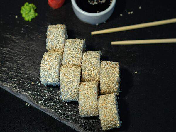 Сакана - Ролл Филадельфия в кунжуте