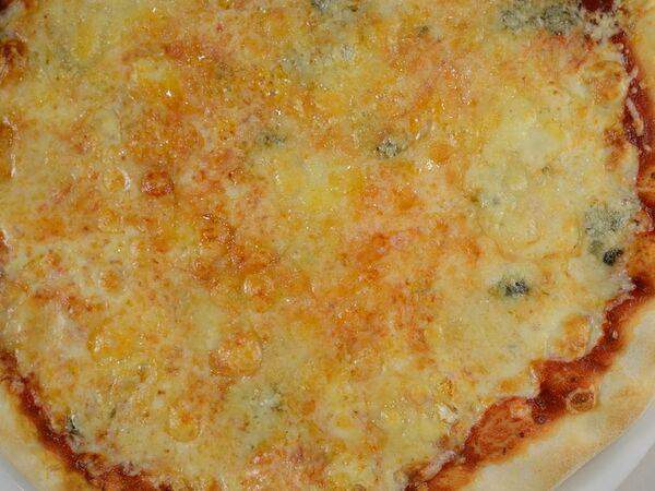 Kontrast gusto - Пицца Четыре сыра на толстом тесте