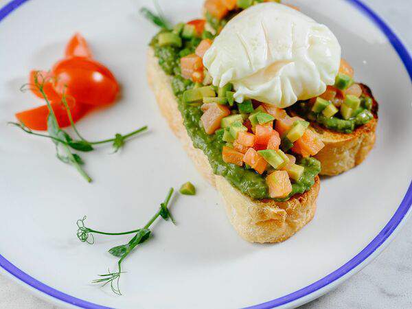 Кристалл - Брускетты с лососем и авакадо
