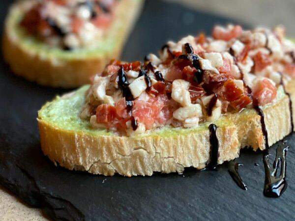 Plita - Брускетта капрезе из моцареллы