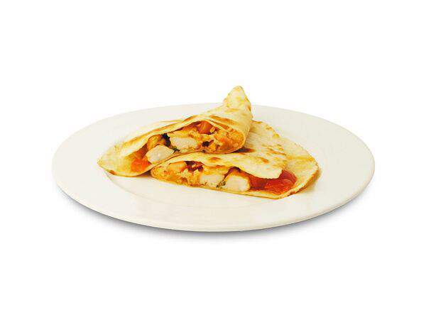 People's food - Кесадилья с курицей с соусом сальса