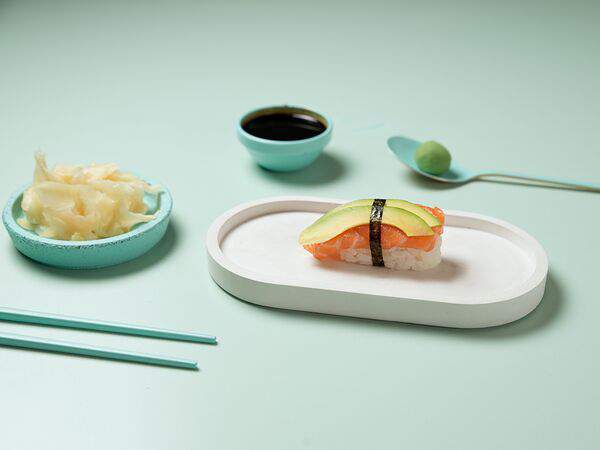 Rollwell - Суши с лососем и авокадо