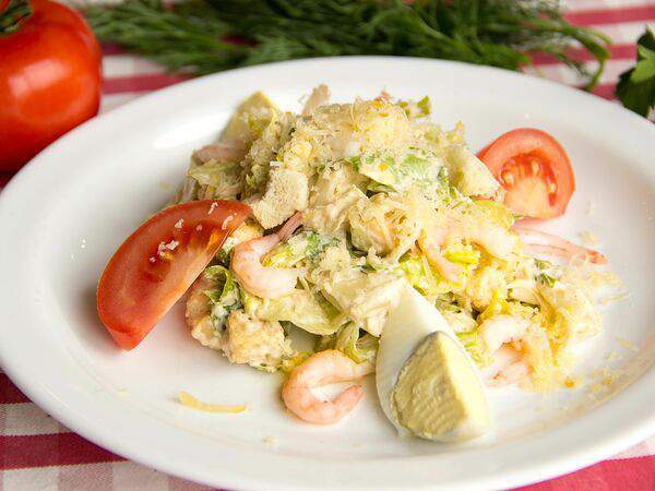 Трактир Старый Амбар - Салат Цезарь с креветкой