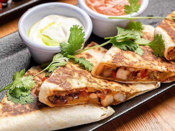 Eat Meet - Кесадилья с курицей