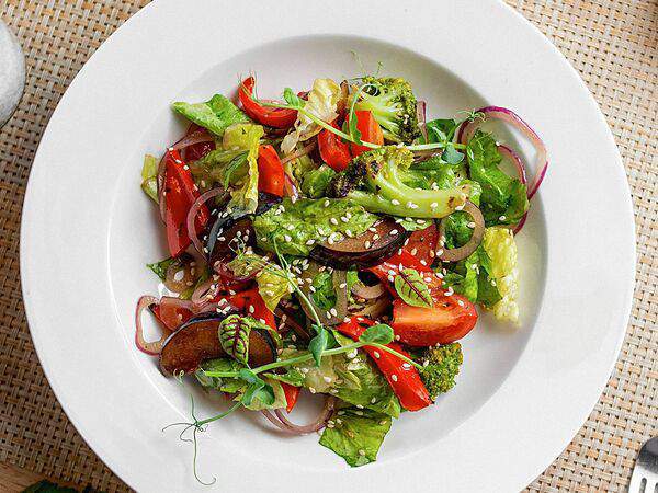 Scoozi - Салат-гриль с сезонными овощами