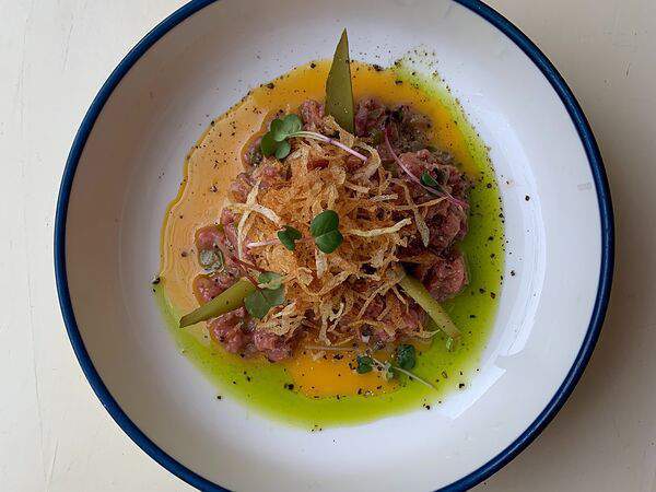 Negroni bar & enoteca - Тартар из мраморной говядины с картофелем пай и дижонским соусом