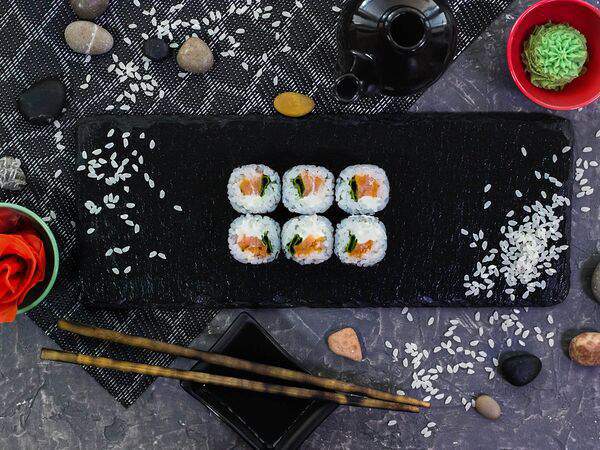 У дяди Вани - Мини-ролл с копченым лососем