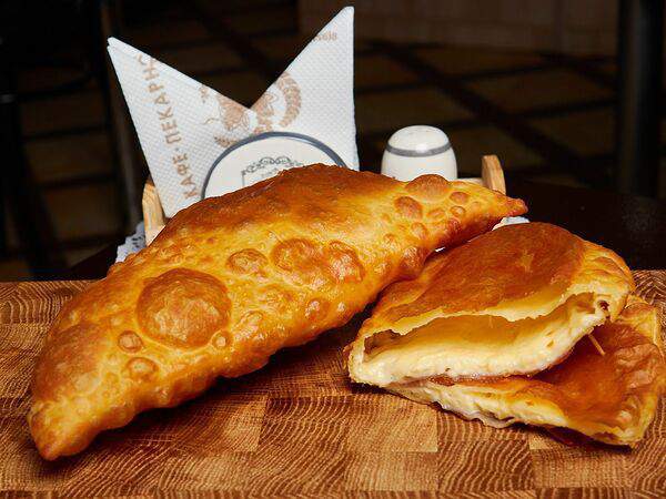 Кафе пекарня - Чебурек с сыром