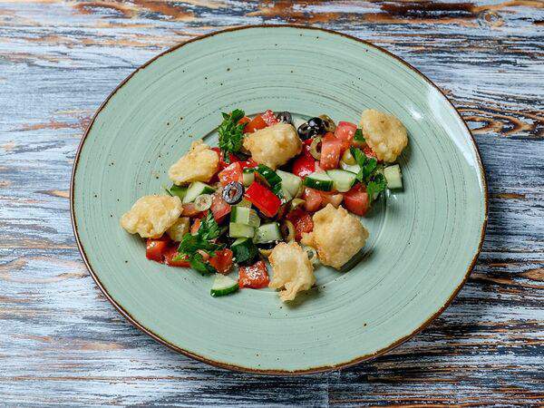 Синдбад - Салат с жареным сыром Сулугуни