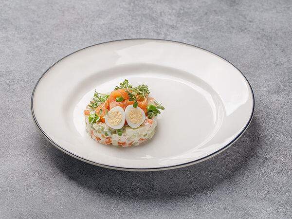 Lobby Bar - Салат Оливье с лососем