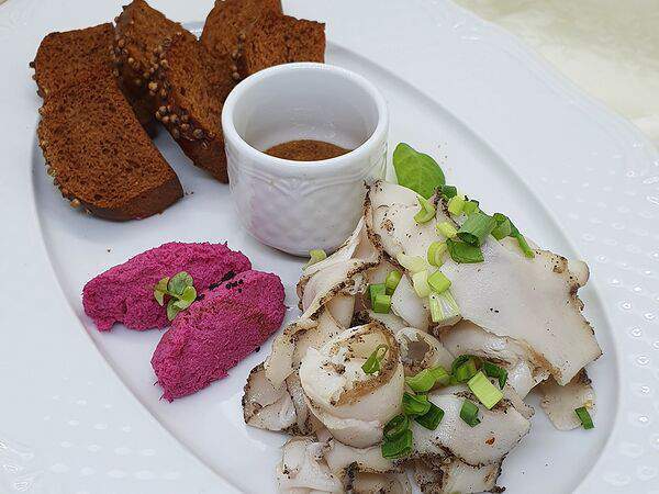 Васнецовъ - Сало с бородинским хлебом