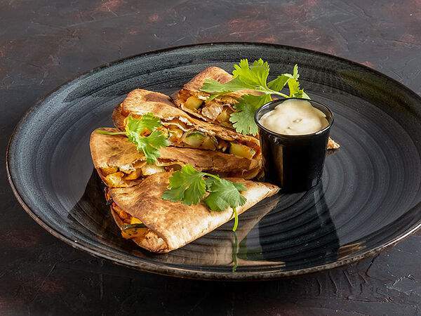 Garage - Кесадия с курицей и овощами