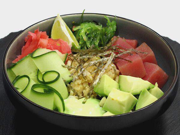 Maru - Поке со свежим тунцом, авокадо и сладким соусом васаби