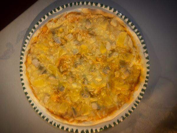 Вкусно здесь! - Пицца с ананасами