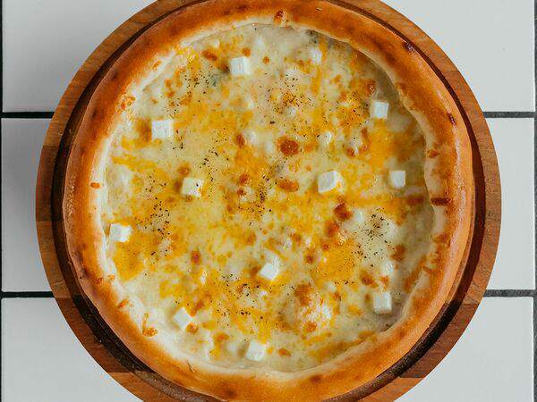 Футурист. Bar & Kitchen - Пицца Четыре сыра